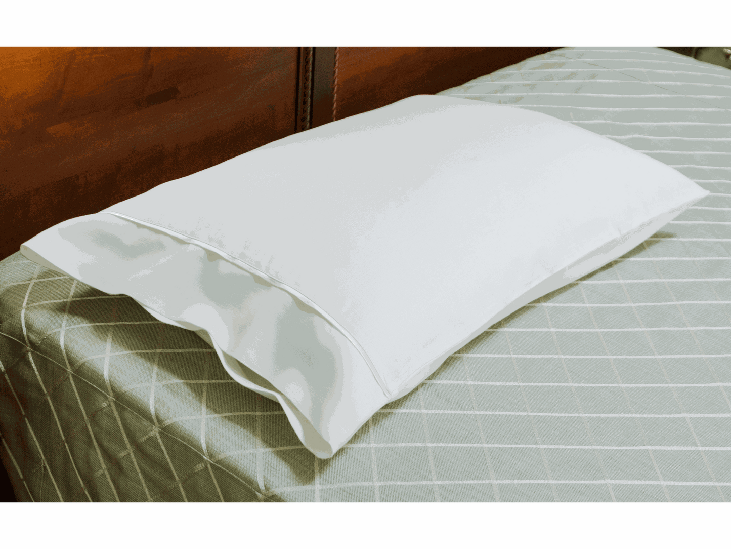 Moisture-wicking cooling pillowcase in standard size silk trim white