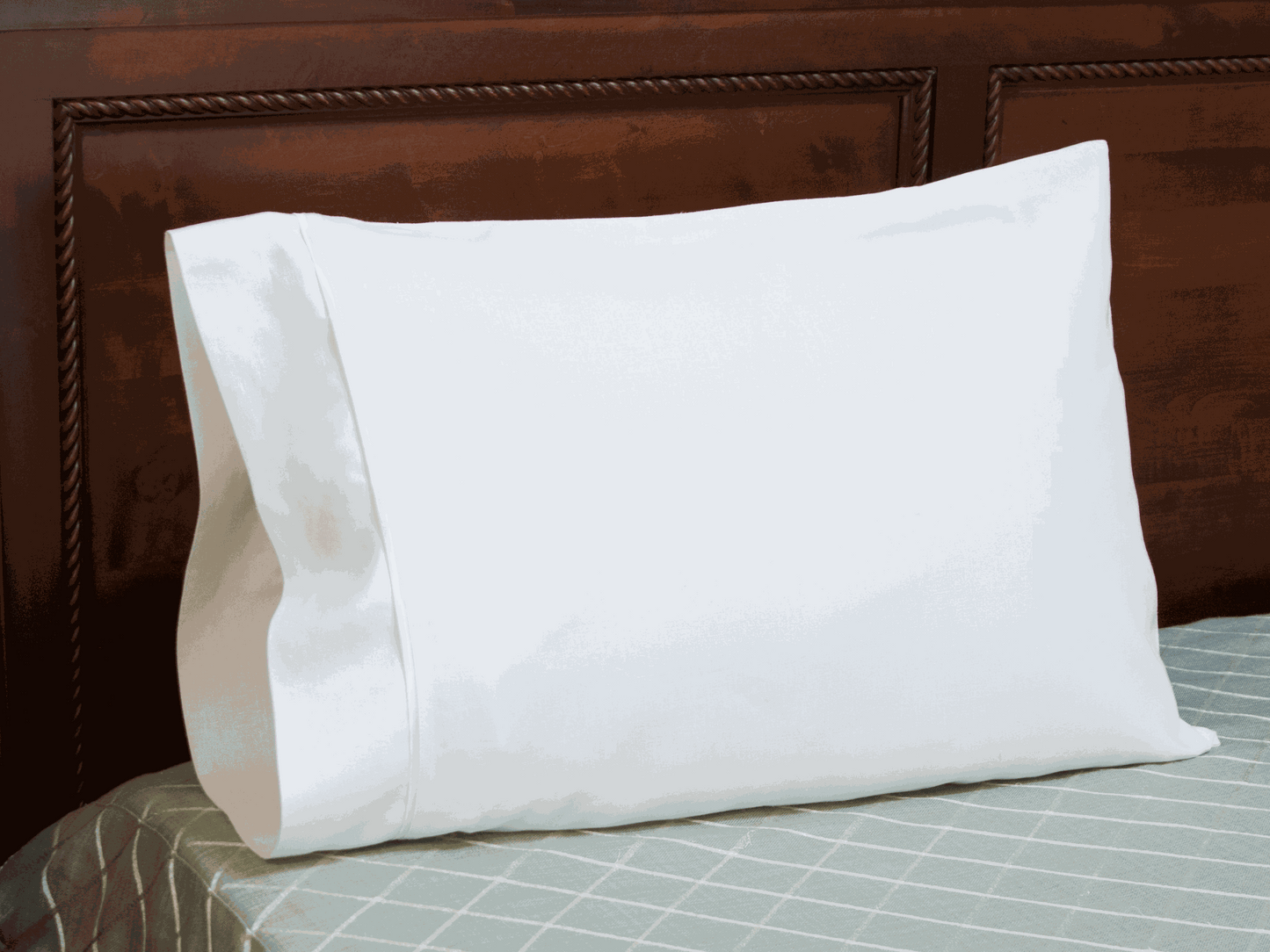 Cooling pillowcase in whte, standard size
